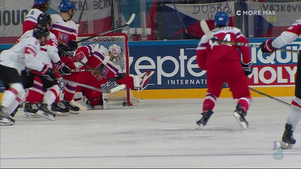 Sveitsin 2–0-maali lipesi Petr Mrazekin taakse luvattoman helposti.