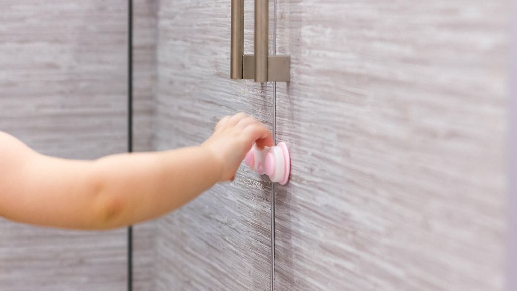 Äidin mukaan turvallisuuden tunteeseen ei kannata tuudittautua.