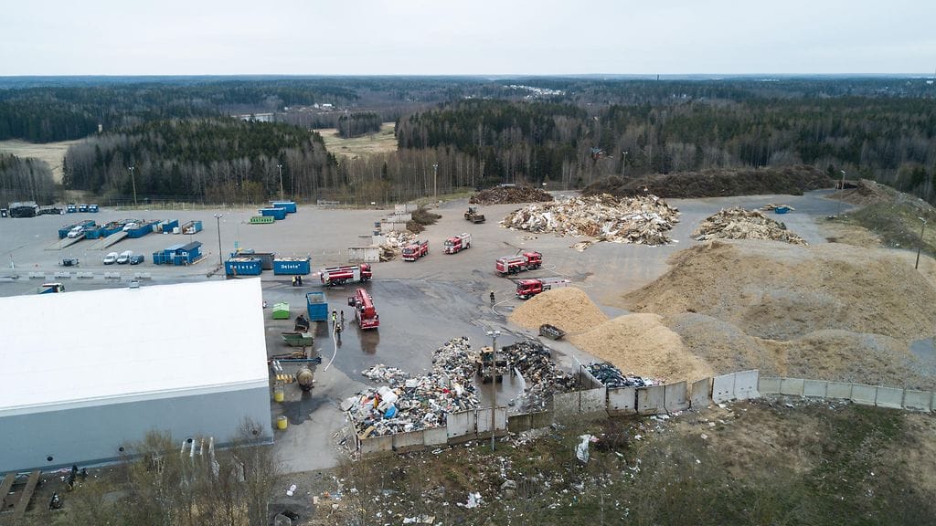 Ilmakuva Porvoon jäteasemapalosta.