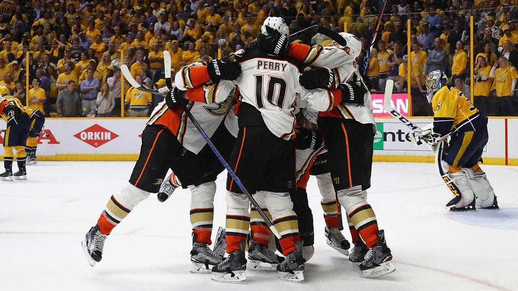 Anaheim kellisti Nashvillen jatkoilla.