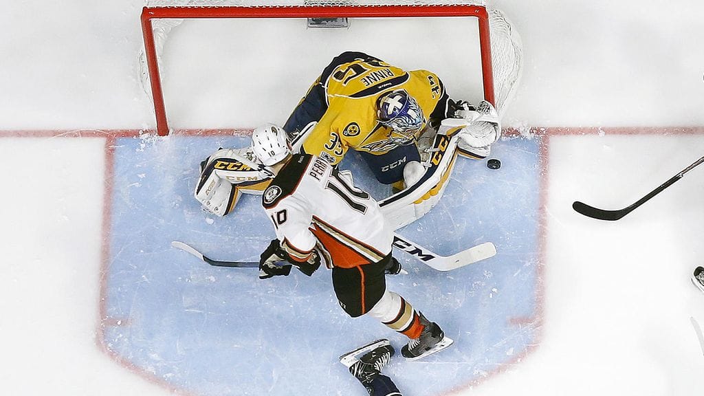 Corey Perry hätisteli Pekka Rinnettä.