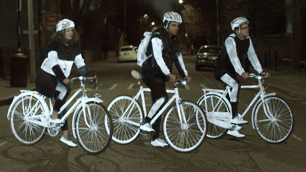 Polkupyöriä ei maalattu mainostettavalla tuotteella.