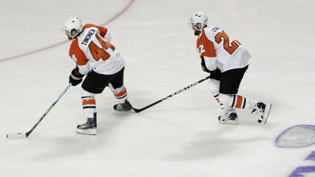 Ville Leino (oik.) ja Kimmo Timonen olivat Flyersin voimahahmoja keväällä 2010.