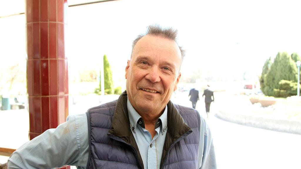 Jaska Mäkynen Iskelmäparatiisin semifinaalissa Ikaalisten kylpylässä 20. toukokuuta 2017.