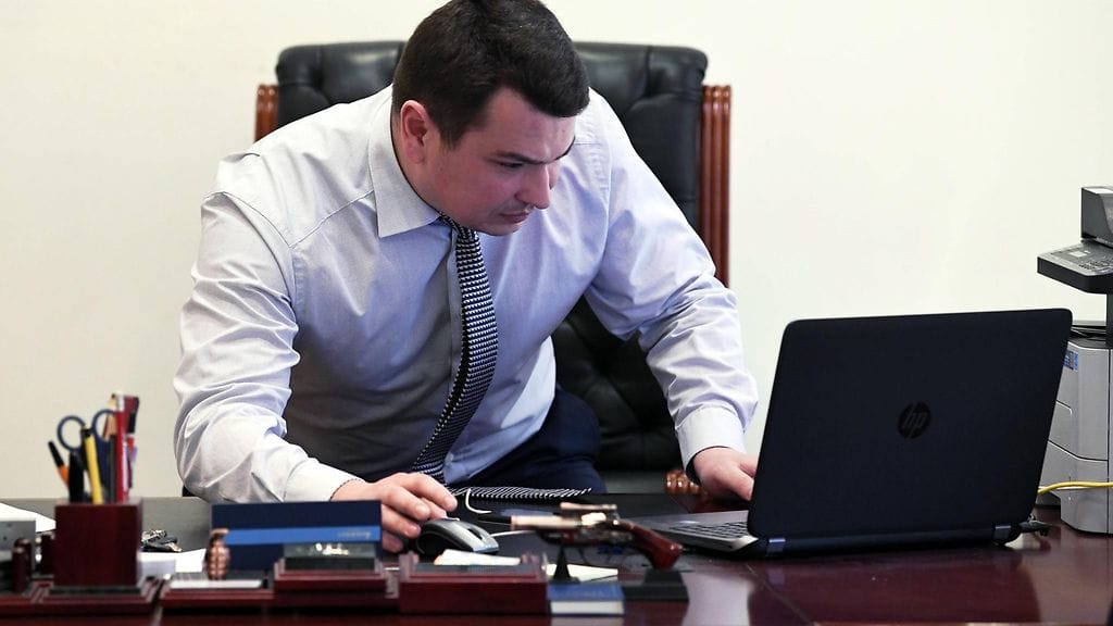Ukrainan kansallinen korruption vastaisen viraston johtaja Artem Sytnyk huoneessaan Kiovassa 5. toukokuuta 2017.