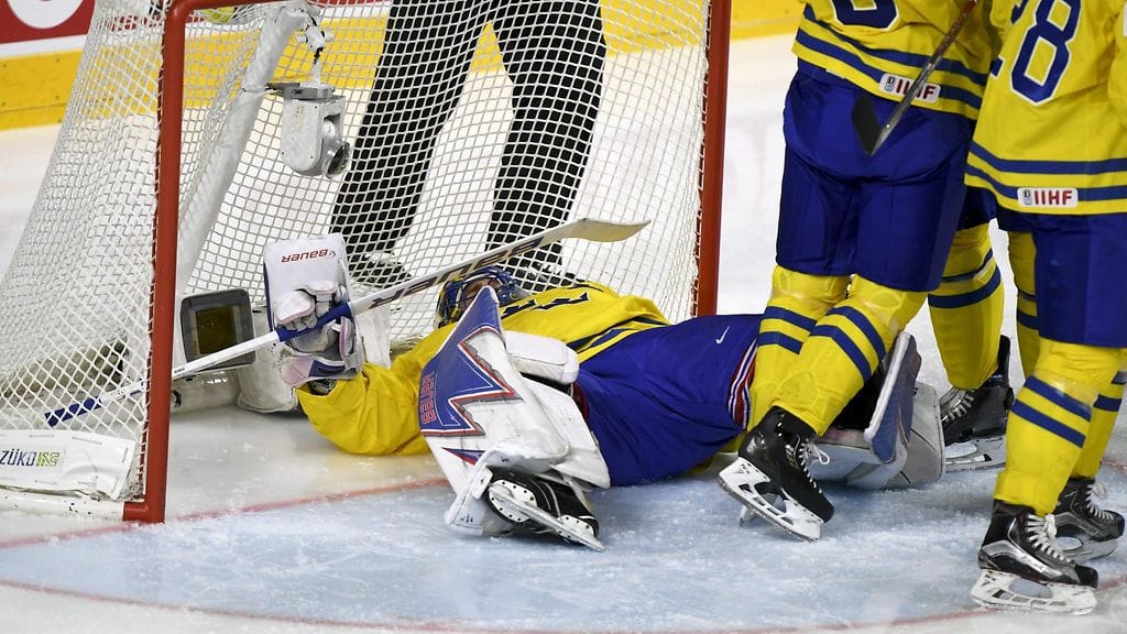 Henrik Lundqvist loukkaantui ottelussa Suomea vastaan.