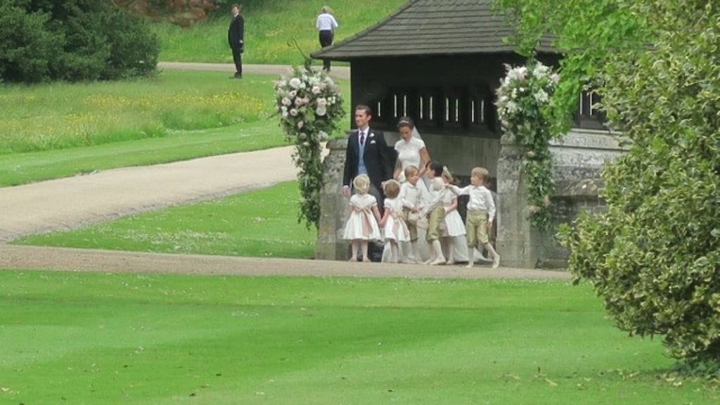 Pippa Middletonin häät George ja Charlotte sulhaspoikina ja morsiusneitoina 20.5.2017 7