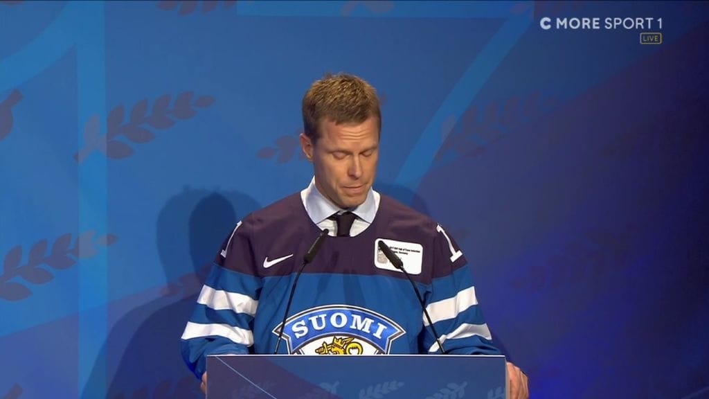 Saku Koivu liikuttui kyyneliin kiitospuheensa aikana.