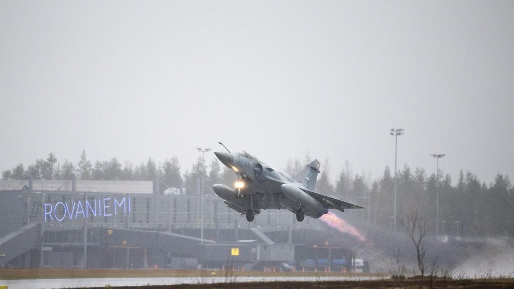 Ranskalainen Mirage 2000 hävittäjä osallistuu Arctic Challenge 2015 lentotoimintaharjoitukseen Rovaniemellä 27. toukokuuta 2015.