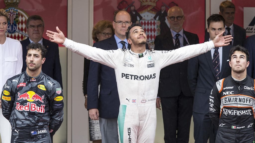 Lewis Hamilton kaasutteli vuosi sitten Monacon voittoon. Hän on voittanut kilpailun myös vuonna 2008.