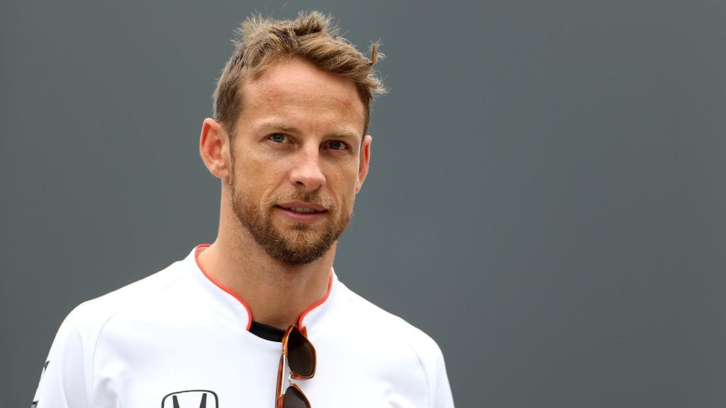 Jenson Button ajaa McLarenin ratissa Monacon osakilpailussa.