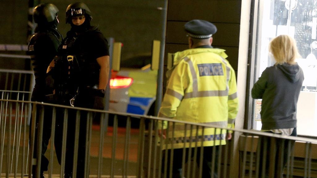 Koska konsertissa oli runsaasti lapsia ja nuoria, runsaasti perheitä joutui eroon toisistaan.