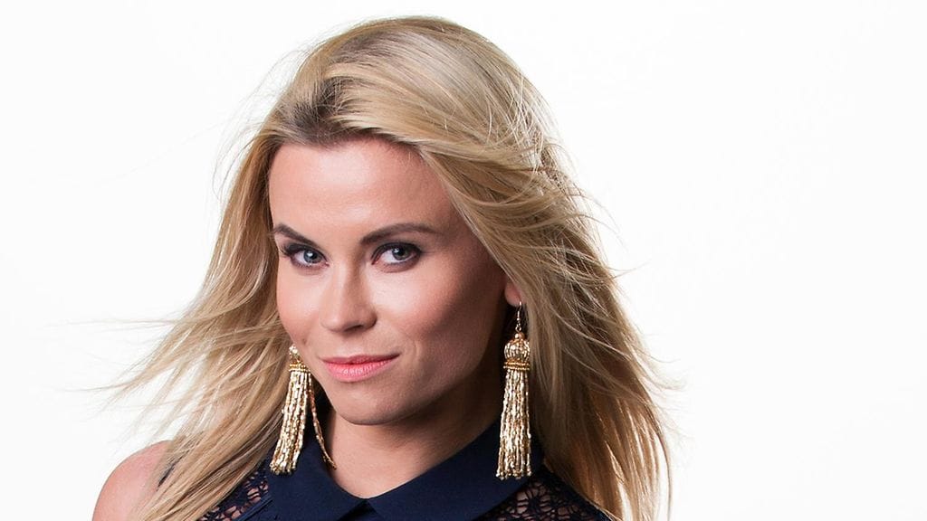 Tiia Elg näyttelee Tuhmat tädit -nettisarjassa Evaa.