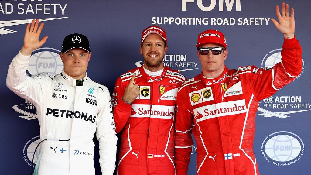 Sebastian Vettel (kesk.) johtaa MM-sarjaa ennen Monacon GP:tä. Valtteri Bottas (vas.) on kolmantena ja Kimi Räikkönen neljäntenä.