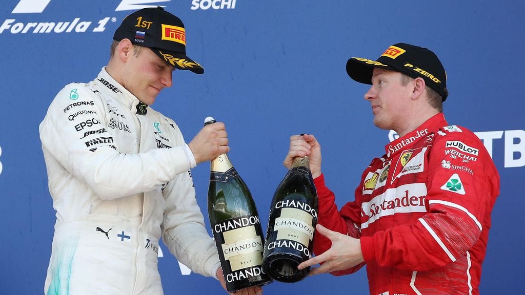 Valtteri Bottas sai onnittelut Kimi Räikköseltä Venäjän GP:n voitosta.