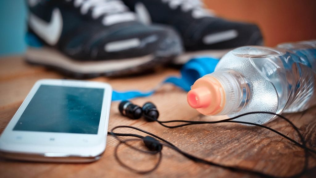 Treenaaja saa lisäpuhtia älypuhelimelle ladattavista liikuntasovelluksista, jotka pitävät kirjaa kunnon kehittymisestä.