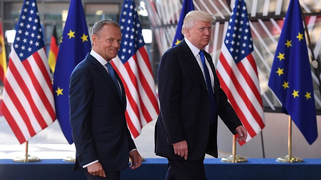 Eurooppa-neuvoston puheenjohtajan Donald Tusk ja Yhdysvaltain presidentti Donald Trump.