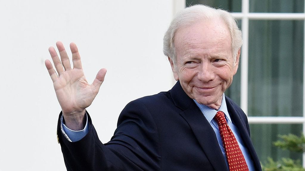 Entinen senaattori Joseph Lieberman jättäytyi pois liittovaltion poliisin FBI:n johtajakisasta.