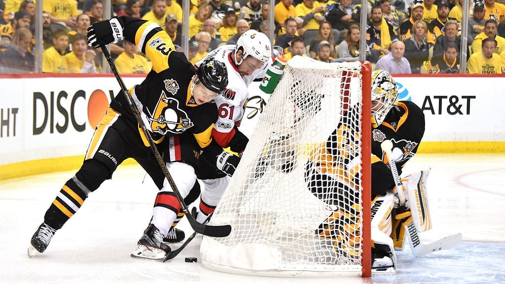 Olli Määttä painimassa Mark Stonen kanssa idän 7. finaaliottelussa.