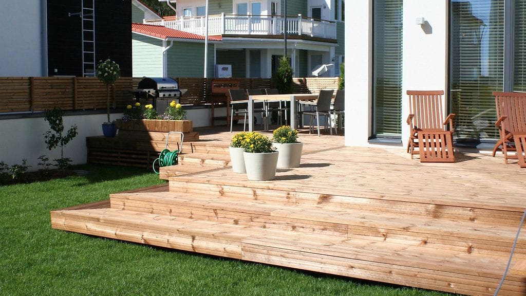 Kesäkeittiö varustellaan kokin tarpeiden mukaisesti.