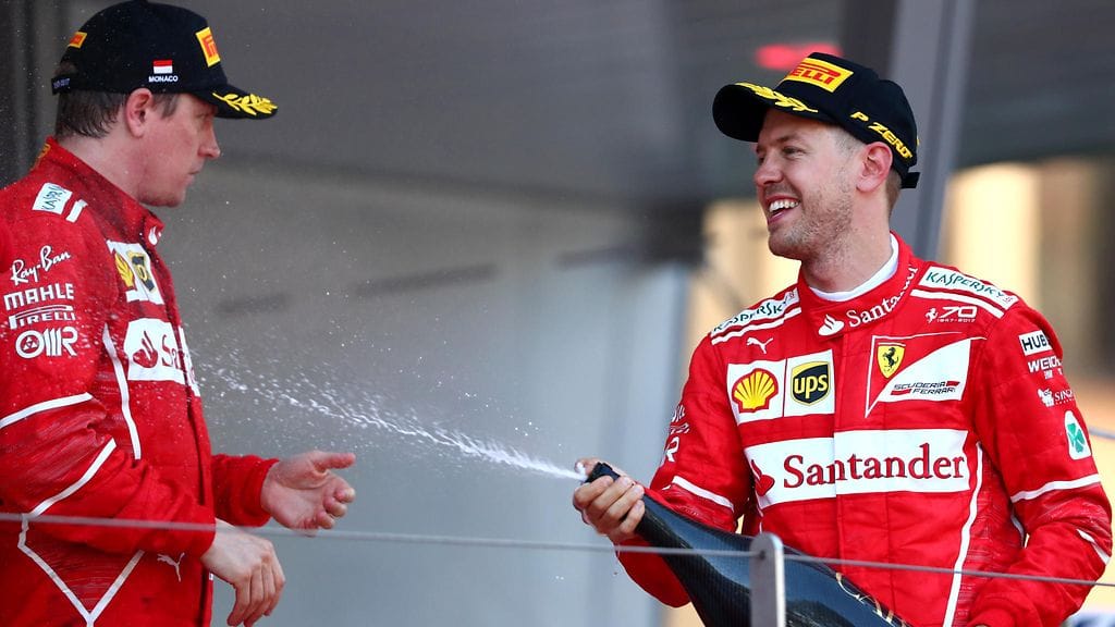 Kimi Räikkönen ja Sebastian Vettel Monacon GP:n palkintopallilla.