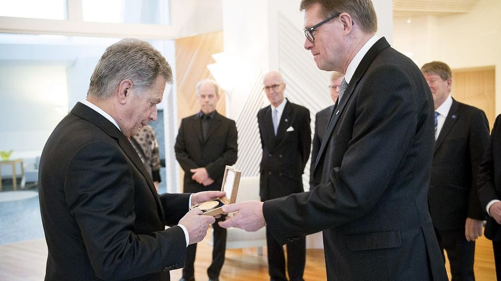 Matti Vanhanen pitää Sauli Niinistöä presidenttikisassa erityisen vaikeana haastettavana nykytilanteessa.