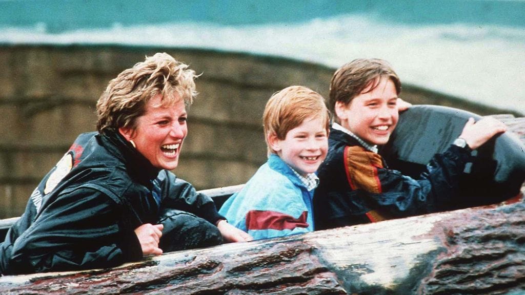 Prinsessa Diana, prinssi Harry ja prinssi William kesäkuussa 1993.