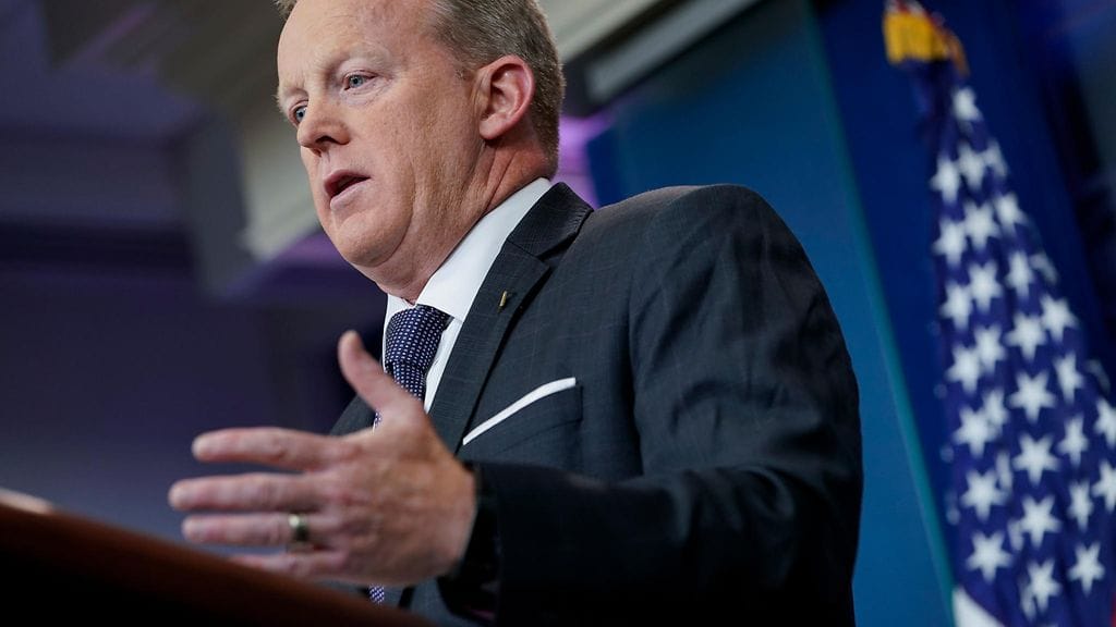 Valkoisen talon tiedottaja Sean Spicer.