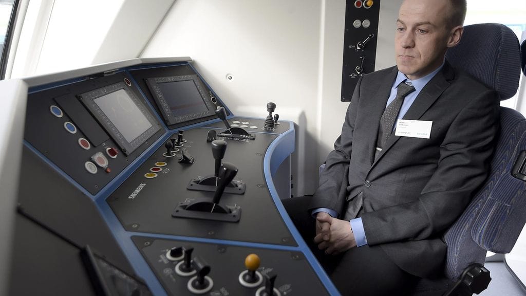 VR Groupin ja Siemensin Vectron-sähköveturi esittelytilaisuudessa Helsingissä 7. huhtikuuta 2015.