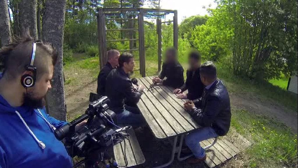 Irakilaisveljesten haastattelu illalla Rikospaikassa klo 22.40.