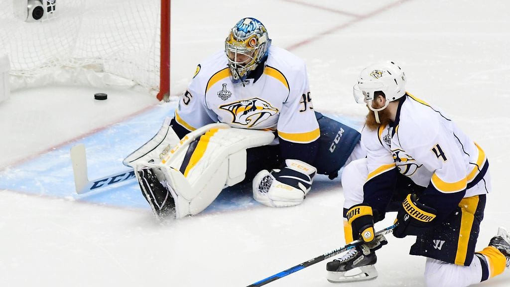 Pekka Rinne ei pystynyt pysäyttämään Penguinsin vyöryä.