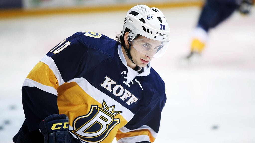 Philip McRae Bluesin paidassa kaudelle 2013-2014.