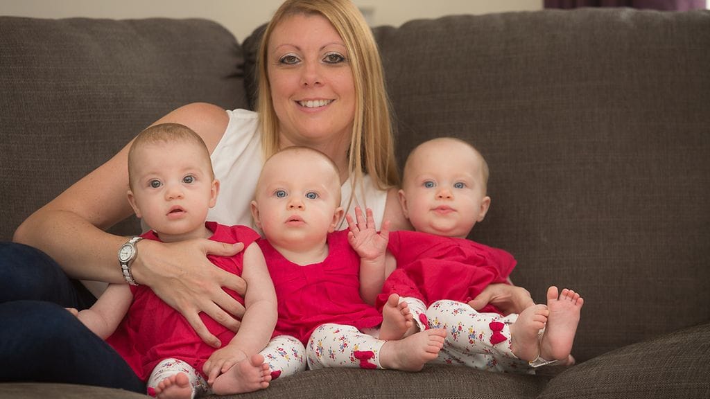 Kate Burgess "ihmevauvojensa" kanssa.