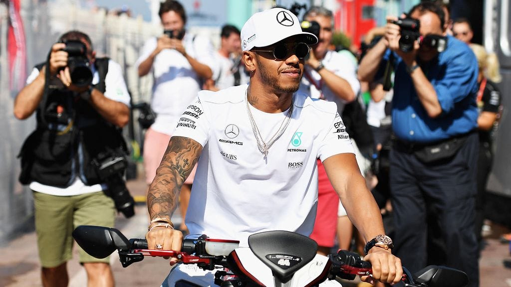 Lewis Hamilton on voittanut kolme MM-titteliä formula ykkösissä.