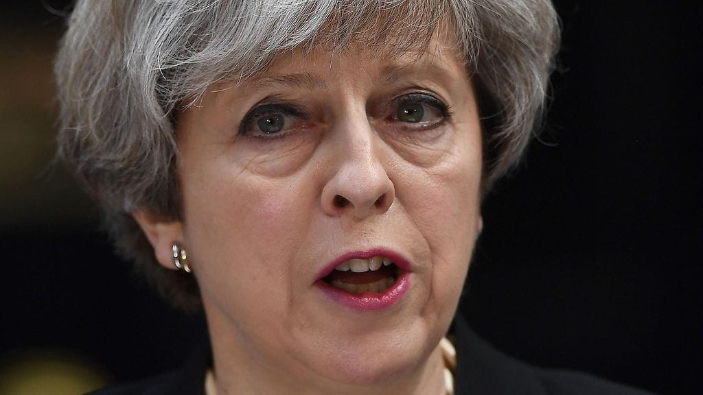 Theresa May kritisoi internetyhtiöitä lepsuudesta terrorismin ehkäisyssä.