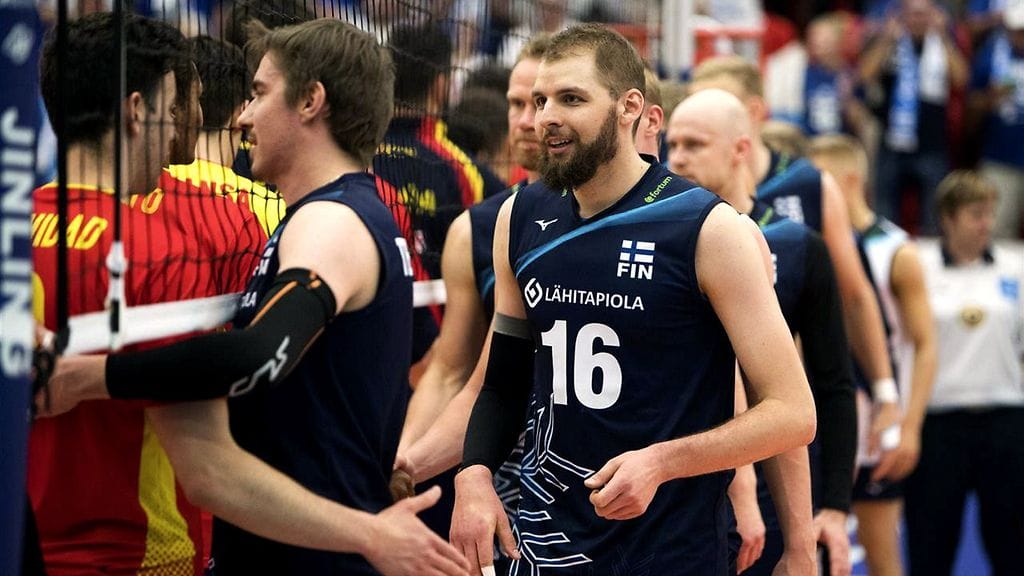 Olli-Pekka Ojansivu (numero 16) maaottelussa toukokuussa.