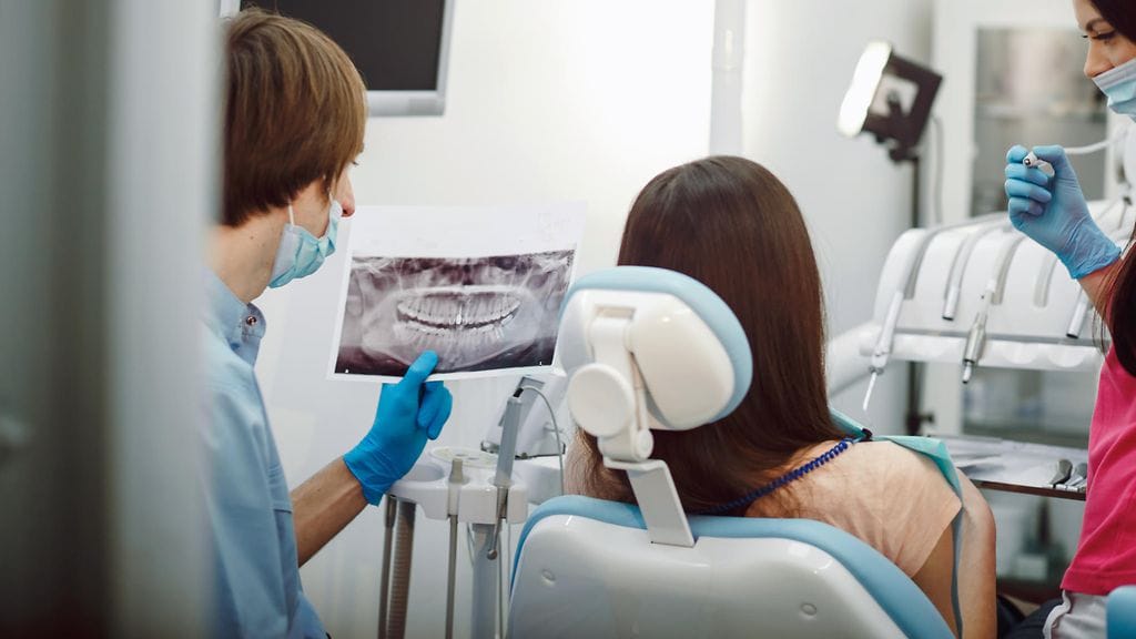 Viisaudenhampaat poistetaan lähes aina. Kuvituskuva.