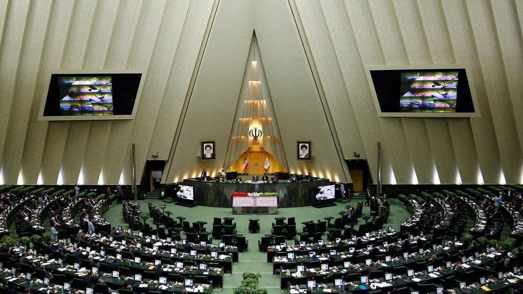 Iranin parlamentti kuvituskuvaa.