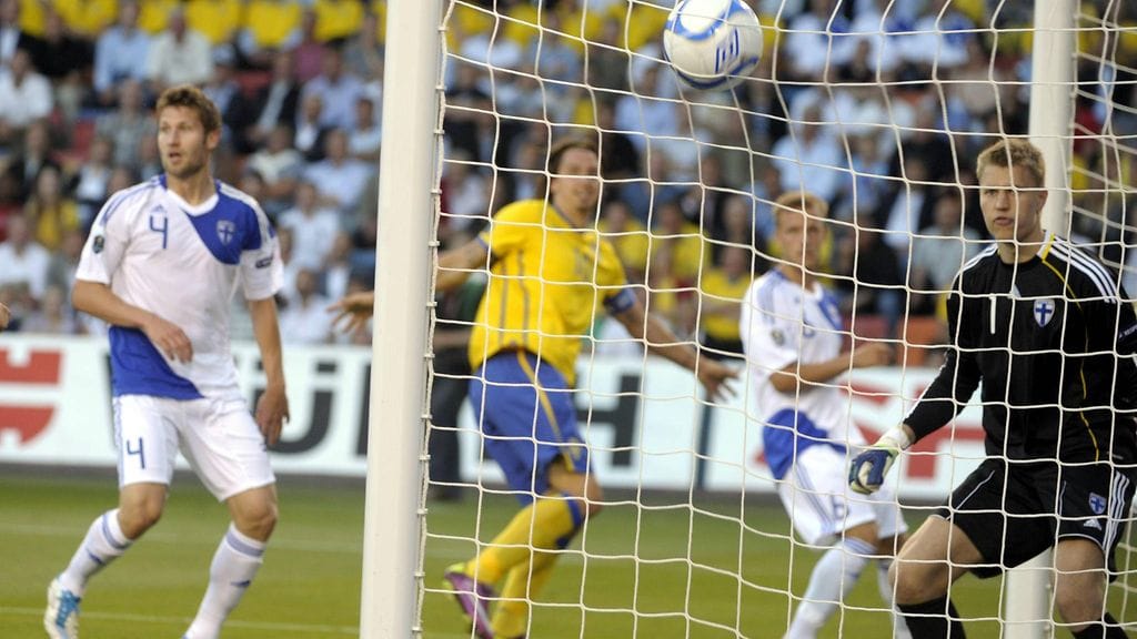 Anssi Jaakkola kärsi uransa tähän asti ainoassa maaottelussa 0-5-tappion Ruotsia  vastaan.