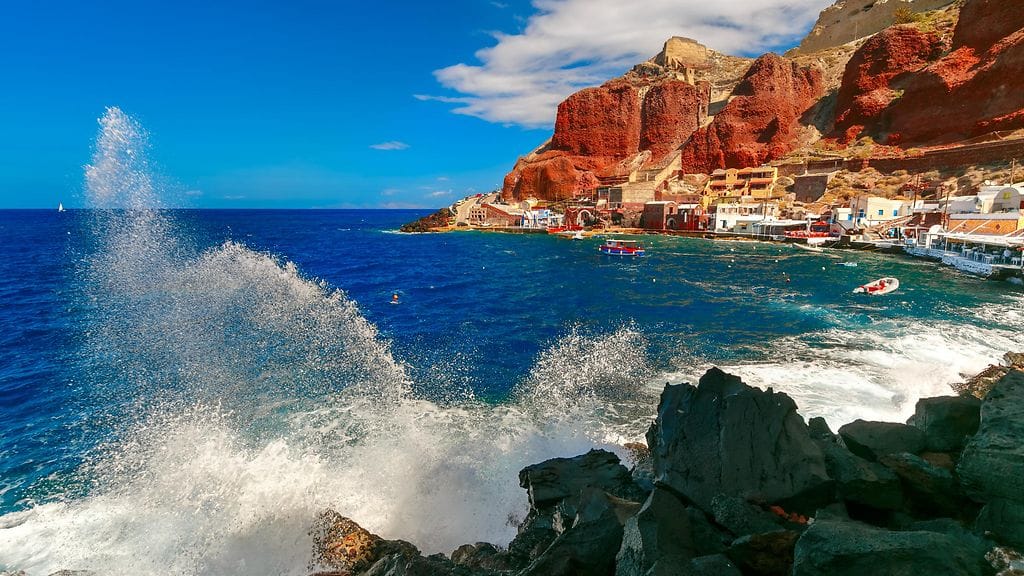 Kreikka on suomalaisten mielestä "takuuvarma tuote". Kuva Santorinin saarelta.