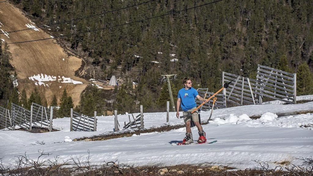 Saariselällä lasketellaan helteistä huolimatta.