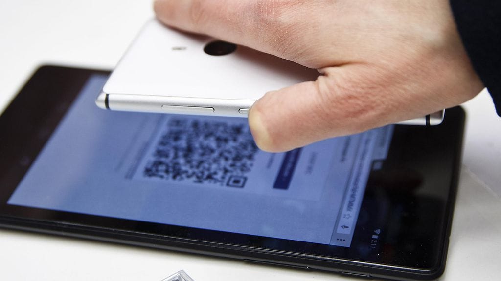 Levy ostetaan Bitcoinilla Levykauppa Äxässä Helsingissä 7. helmikuuta 2014.