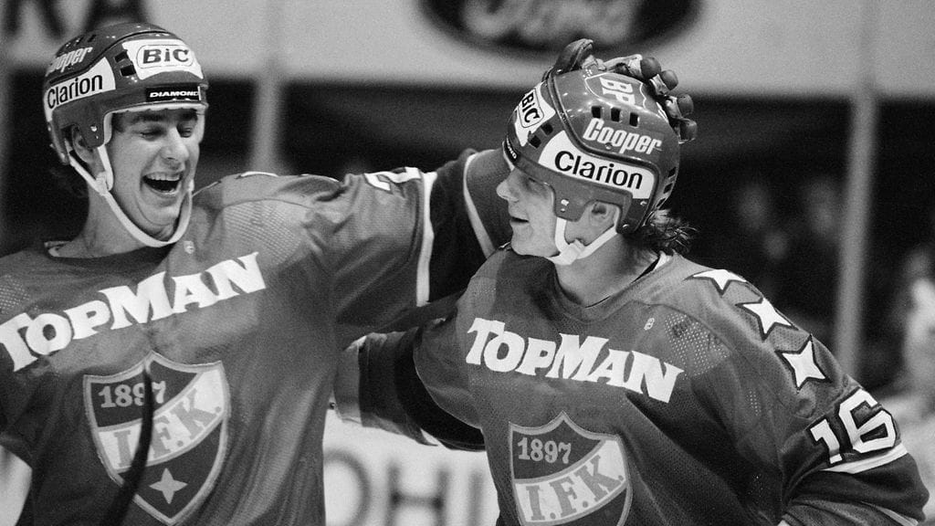 Harri Tuohimaa ja Carey Wilson HIFK:n mestaruuskaudella 1982–1983. Tuohimaan veljenpoika Frans on päässyt kokeilemaan Edmonton Oilersin organisaatiossa maalivahtina.
