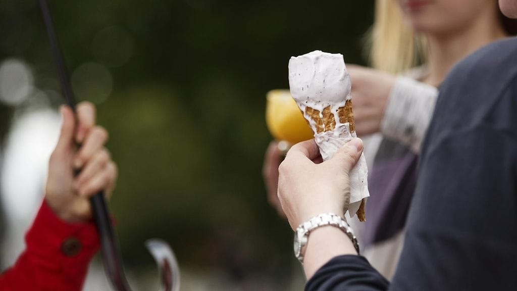 Suomessa on eilen rikottu useita asemakohtaisia lämpöennätyksiä. Esimerkiksi Porvoossa mitattiin 33,7 astetta.