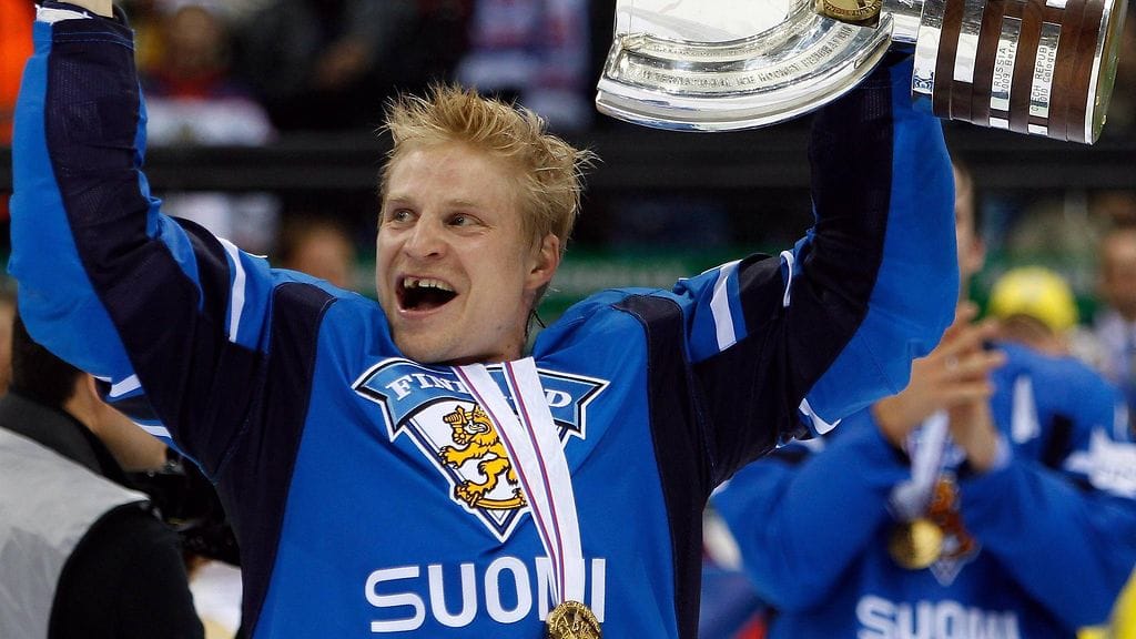 Niko Kapanen MM-kultajuhlissa keväällä 2011.