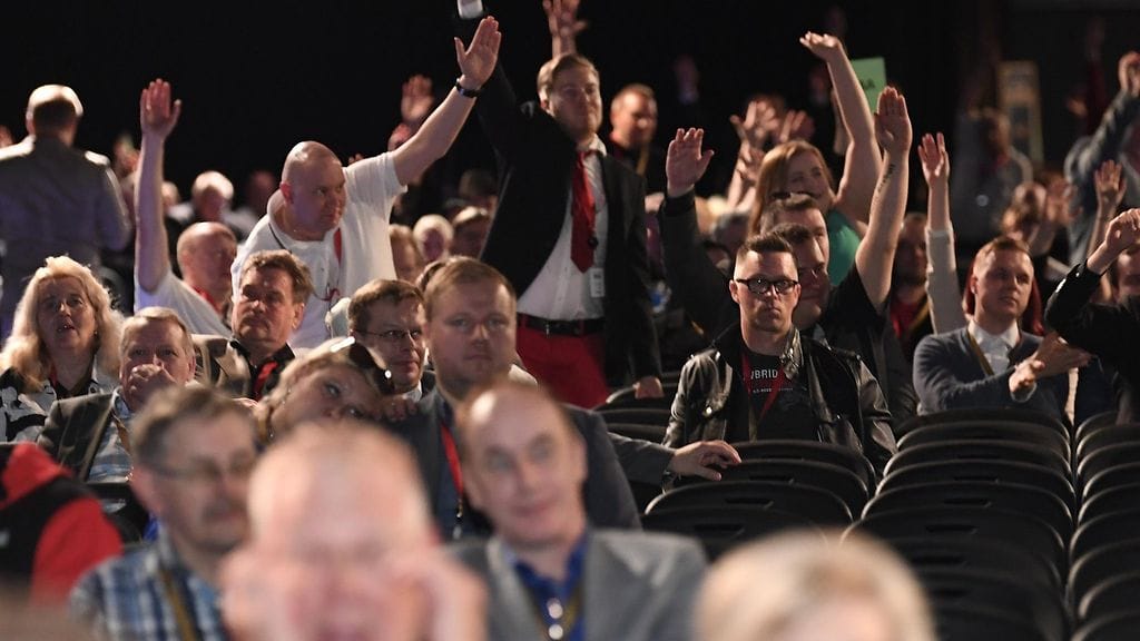 Perussuomalaisten puoluekokous on päättänyt valtuuttaa puoluevaltuuston päättämään ensi vuoden presidentinvaaleihin osallistumisesta ja mahdollisesta ehdokkaasta.