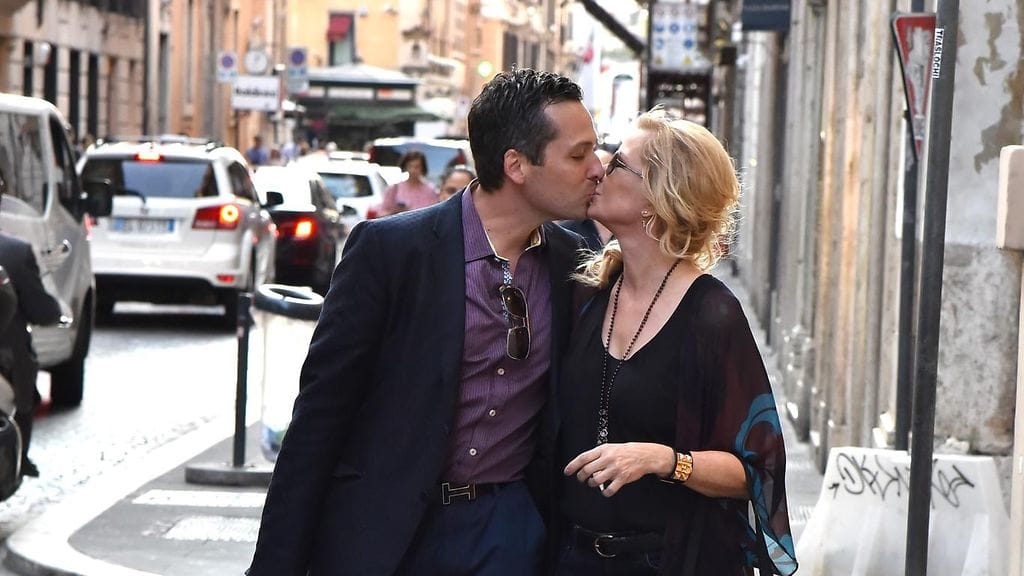 Katherine Kelly Lang ja Dominique Zoida eivät häpeile näyttää rakkauttaan.