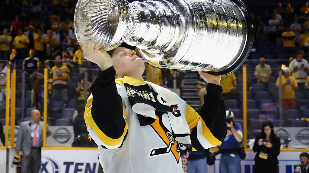 Olli Määttä pääsi nostamaan Stanley Cupia toistamiseen.