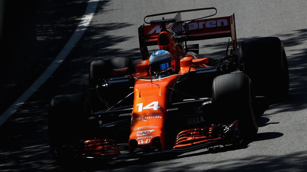 Fernando Alonso McLaren-auton puikoissa.