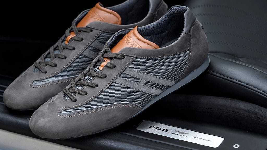 Kyllähän näillä skloboilla kehtaisi Aston Martinin ratin taakse hypätä.